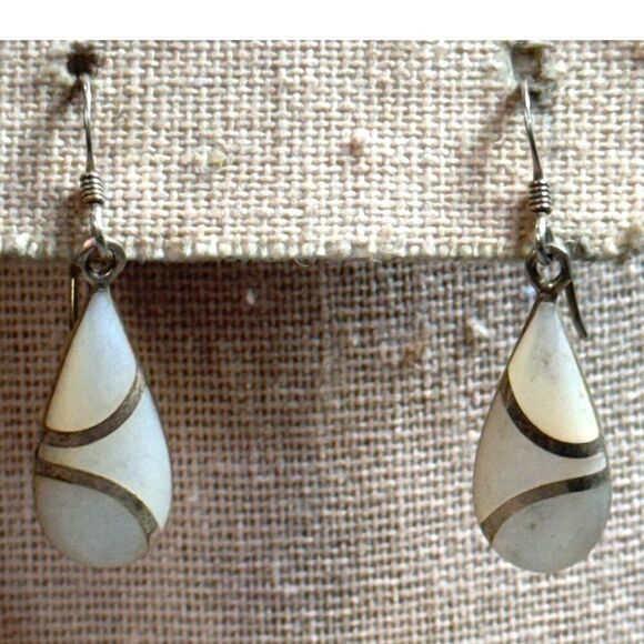 Vintage Sterling Silver 925 Teardrop Dangle Earrings Mother Of Pearl Inlay - Picture 1 of 7